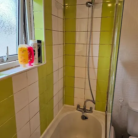 Cosy 3-bed Semi-detached House In Bradford Holiday home Bradford (West Yorkshire)