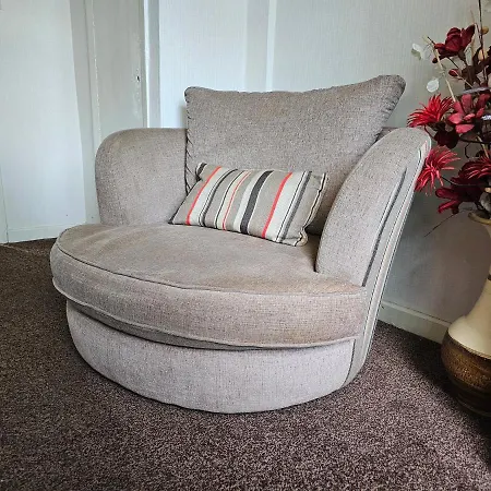 Cosy 3-bed Semi-detached House In Bradford *